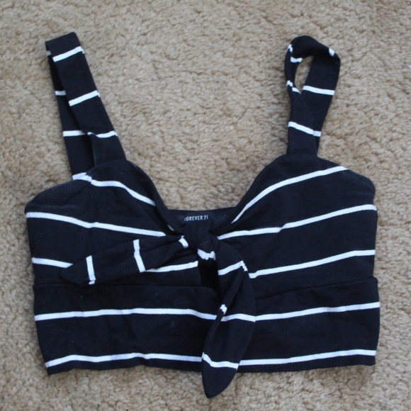 Forever 21 Tops - Forever21 Cropped Top
